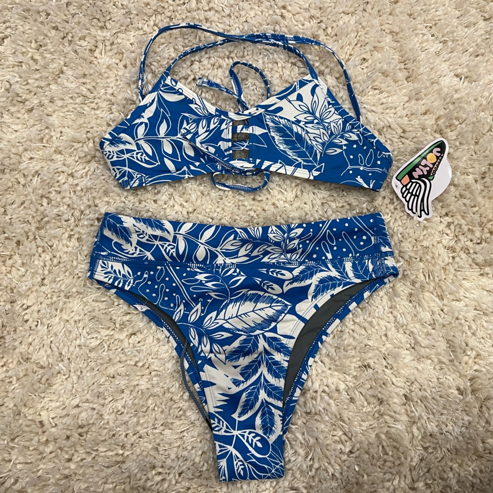 NWT Jolyn Aloha-dot 2 piece